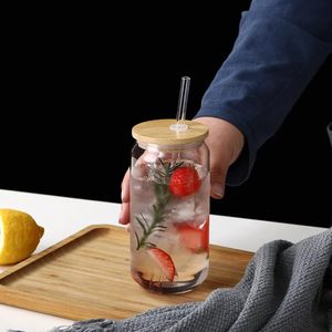 Juego de Jarras de Cerveza de Vidrio Transparente de 16 oz, Populares en Estados Unidos, con Tapa de Bambú y Pajita, Diseño Clásico Dorado, Libres de BPA, Aptas para Microondas y Lavavajillas - Product Image 4