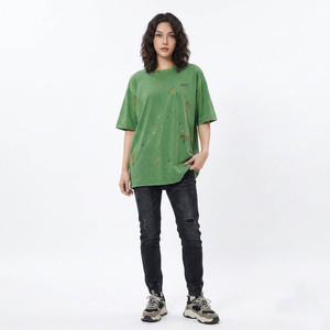 T-shirt vert surdimensionné à manches courtes avec motif brodé à la main, décontracté pour homme, col rond, en coton tricoté, haut long - Product Image 5