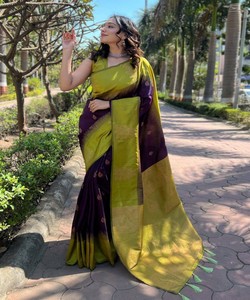 Sari de seda verde claro y morado, estilo tradicional indio para bodas, estilo Banarasi con borde estampado, largo hasta el suelo, para mujer. - Product Image 1