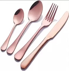 Ensemble de couverts en acier inoxydable pour table de cuisine moderne, idéal pour des repas tendance et une présentation soignée - Product Image 4