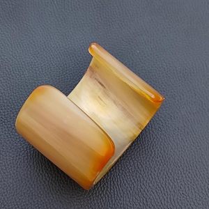 กำไลข้อมือทำจากเขาควายที่ได้รับมาอย่างมีจริยธรรม ประดับด้วยพลอยเทอร์ควอยซ์ธรรมชาติ งานแฮนด์เมด เครื่องประดับอินเดียแบบดั้งเดิมสำหรับผู้หญิง - Product Image 6