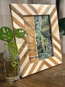 กรอบรูปฝังกระดูกสีดำและสีขาว ดีไซน์สำหรับวางบนโต๊ะ - Product Image 2