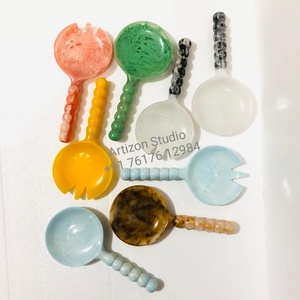 Juego de utensilios para ensalada de resina con diseño de remolinos coloridos, mini cuchara y tenedor, apto para lavavajillas, microondas y horno, color personalizado - Product Image 2