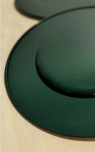 Juego de platos base de borde ancho lisos en verde oscuro, verde caza, verde bosque y verde esmeralda - Product Image 5