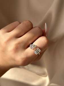 Bague de fiançailles solitaire Toi et Moi en diamant taille poire émeraude étincelant, sertie à griffes, avec deux pierres de laboratoire, en or massif 14k 18k - Product Image 4