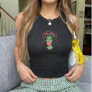 Camiseta sin mangas de lona blanca para mujer con estampado de personajes verdes, cuello redondo, informal, corta, transpirable, ecológica, con diseño de logotipo frontal - Product Image 4