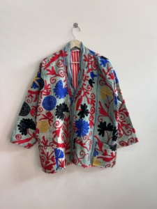 เสื้อแจ็คเก็ตปักมือซูซานีคุณภาพดีเยี่ยม แบบสั้น ผ้าควิลท์คันธา สไตล์วินเทจ ของขวัญสำหรับเธอ - Product Image 2