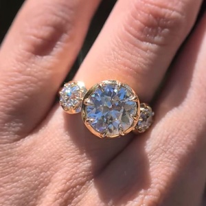 Anillo de tres piedras con diamante de corte europeo antiguo de 3.01 quilates, cultivado en laboratorio, con oro amarillo de 14k, regalo sorpresa para novia, para bodas y fiestas. - Product Image 6