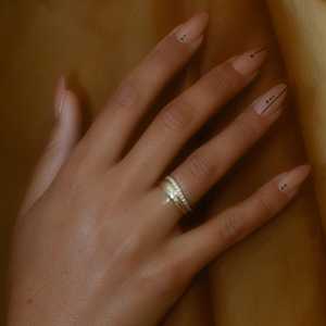 Anillo de boda ancho de oro macizo de 14K y 18K con diamantes cultivados en laboratorio, engaste pavé, doble banda ondulada de 7.5mm, anillo llamativo, venta al por mayor - Product Image 4