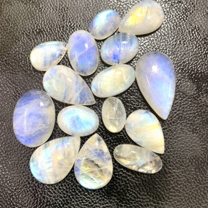 Vente en gros de pierres de lune arc-en-ciel blanches naturelles, qualité AAA, coupes variées, calibrées, certifiées IGI, 3-10 mm, pour la fabrication de bijoux de mode - Product Image 2
