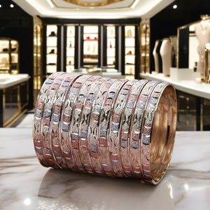 Venta al por mayor de brazaletes texturizados dorados de 3 tonos, juego de brazaletes de lujo rellenos de oro multicolor, brazaletes de moda, juego de brazaletes de latón tricolor - Product Image 3