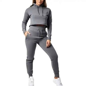 Hoodie court léger pour femme, coupe classique, style urbain décontracté, 100 % coton uni à texture lisse, avec logo personnalisé - Product Image 1
