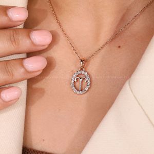 Deslumbrante colgante del horóscopo de Aries en oro rosa con diseño de halo redondo para mujer - Product Image 2