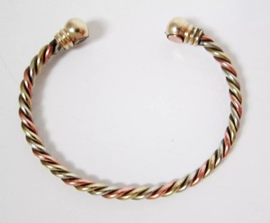 Brazalete de Cobre Trenzado Estilo Vintage con Detalles en Latón, Brazalete de Cobre Hecho a Mano en Venta - Product Image 4