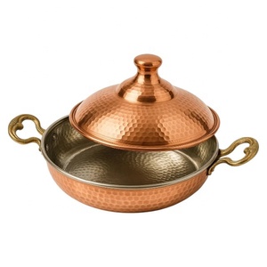 Casserole en cuivre de luxe au design martelé avec couvercle, deux poignées, compatible induction, durable pour un usage domestique et en restauration - Product Image 1