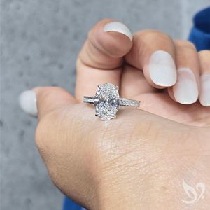 แหวนเพชรทรงรี 3 กะรัต เพาะเลี้ยงในห้องปฏิบัติการ รับรองโดย IGI ประดับเพชรแบบช่องและแบบฝังเต็มวง ตัวเรือนทองคำขาว 10K แหวนหมั้น - Product Image 5