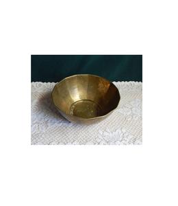 Bol de service en laiton de style vintage, parfait pour servir des fruits, des collations, des fruits secs, des bonbons à la maison, dans la cuisine ou à la salle à manger. - Product Image 4