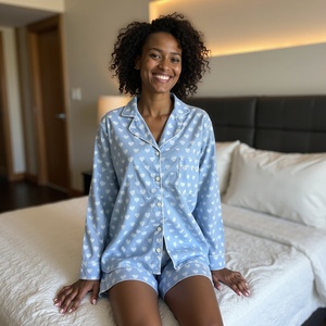 Conjunto de pijama artesanal elegante Ember Indigo Radiance para mujer ropa de dormir de manga larga con camisa hecha a mano con patrón de Corazón Azul llamativo - Product Image 1