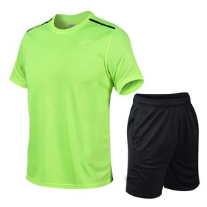Conjunto de Uniforme de Fútbol Verde Claro, Camisetas y Pantalones Cortos de Entrenamiento Transpirables, Ropa Deportiva Atlética, Logotipo Personalizado, Ropa de Fútbol al por Mayor - Product Image 1