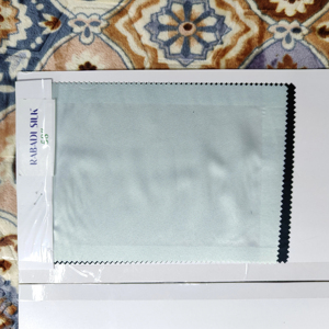 Tela de seda de musgo al mejor precio, 44 pulgadas de ancho, textura suave y aterciopelada, ligero brillo, caída rica, ideal para sari, kurti, lehenga, vestido. - Product Image 1