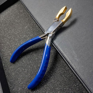 Pince de fermeture d'anneaux professionnelle avec mâchoires plaquées or pour la fabrication de bijoux et l'outillage de fermeture de joncs - Product Image 1