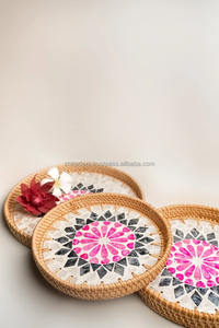 Elegante bandeja redonda de ratán asequible con hermosa incrustación de nácar Perfecta para servir té, comedor, regalos de decoración del hogar - Product Image 4