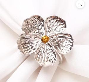 Anneau de serviette en acier inoxydable en forme de fleur, design nordique, durable, largeur 4,5 cm, accessoire de décoration de table de mariage - Product Image 3