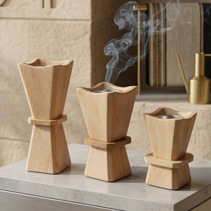 Ensemble brûleur d'encens moderne en bois en forme de sablier avec inserts en métal, mettant en valeur la veine naturelle du bois en trois pièces, décoration d'intérieur à niveaux - Product Image 2