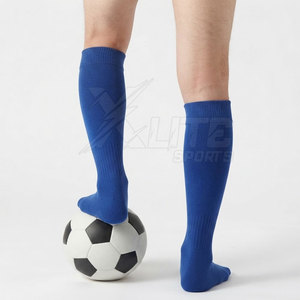 Nouvelles Chaussettes de Football Hiver Montantes Personnalisables et Élégantes, en Matière Tricotée Respirante et Rembourrée pour l'Entraînement Sportif en Équipe Adulte - Product Image 2