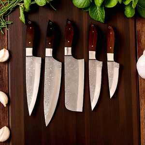 Ensemble de 5 couteaux de chef professionnels, faits main, en acier haute teneur en carbone, avec étui en cuir, pour usage industriel et culinaire. - Product Image 3