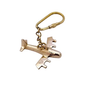 Llavero de Avión con Mosquetón de Latón Náutico, Diseño de Aeronave Vintage, Hecho a Mano, Grabado en Relieve, Tono Dorado, Regalo de Aviación para Hombres Viajeros - Product Image 1