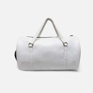Elegante Bolsa de Viaje de Cuero Premium Blanca con Amplio Compartimento Principal y Bolsillo Lateral para Zapatos - Product Image 6