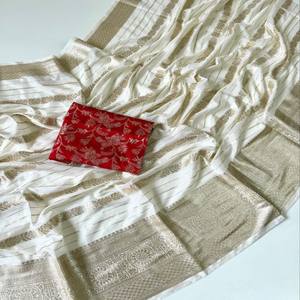 Sari VASTRA COTTAGE en viscose pure, tissage jacquard Georgette, bordure Zari, teint à la main, avec chemisier en soie Dola contrastant - Product Image 2