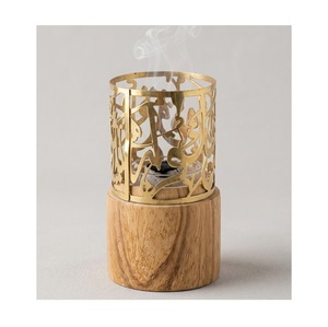 Quemador de Incienso Metálico de Lujo Hecho a Mano con Diseño Geométrico Grabado y Base de Madera Sólida para Bakhoor y Dhoop Dani, Aromaterapia para el Hogar - Product Image 3