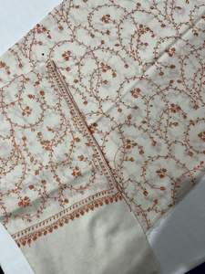 Bufanda de lana para hombre, bordada a mano, diseño de puntos rojos, suave, color crema, cálida, formal, informal, ideal para regalo, venta al por mayor - Product Image 3