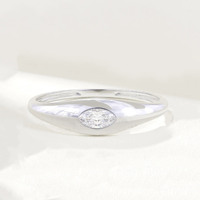 Anillo de compromiso con moissanita talla marquesa, plata 925, engaste biselado, diamante simulado, estilo East West, para mujer, cúpula pequeña, minimalista