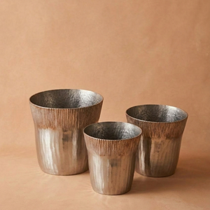 Jarrones de Metal Texturizado Martillado de Moda, Juego de 3 Jarrones Brillantes de Cobre y Níquel en Tono Dual para Decoración de Jardín, Bodas y Fiestas - Product Image 1