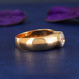 Bague solitaire pour homme en diamant de laboratoire 2,05 carats, or jaune massif 14 carats, VVS-VS DEF, taille brillant classique, sertissage à griffes, alliance de mariage - Product Image 2