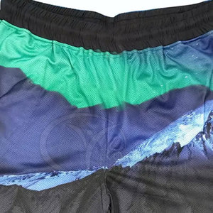 Shorts de sport streetwear personnalisés pour hommes, coupe oversize, en maille, par sublimation - Product Image 4