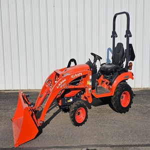 Tractor agrícola pequeño Kubota BX1880 de 18 HP con cargador frontal, 4x4, diésel, para cultivo, remolque y carga de materiales. - Product Image 2