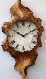Reloj de Pared de Madera Moderno Hecho a Mano con Números Romanos, Diseño Tallado, Movimiento de Cuarzo, Forma Redonda, Decoración Colgante para Sala de Estar - Product Image 4