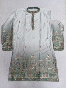 Conjunto de Kurta Bordado para Hombre con Diseño Tradicional Indio-Pakistaní, Corte Regular, Largo hasta el Tobillo, Algodón Blanco y Verde Menta - Product Image 2