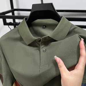 เสื้อเชิ้ตผู้ชายสีกรมท่า ผ้าโพลีเอสเตอร์ ติดกระดุม แขนสั้น สีพื้น ระบายอากาศได้ดี ทรงลำลอง ความยาวปกติ มีโลโก้ด้านหน้า มีสินค้าพร้อมส่ง - Product Image 4