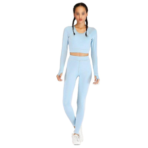 Ensemble de yoga et de sport pour femmes grandes tailles |   Crop top et short à manches longues en tissu uni lavé |   Tenue de sport et de fitness - Product Image 1