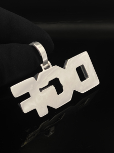 Colgante Personalizado Ice Legacy Iced CZ Chrome Knight con Letra DGF, de Aleación Plateada, con Micro Pavé de Cristal y Diamantes de Imitación, Estilo Hiphop - Product Image 4