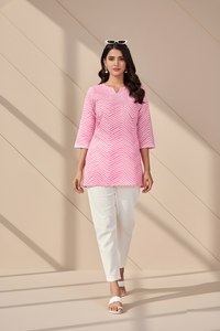 Tunique pour femme en mélange de coton à imprimé chevron rose, col rond, manches trois quarts, longueur normale, entièrement cousue, vêtement ethnique décontracté - Product Image 5