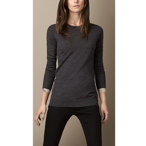 เสื้อสเวตเตอร์ถักไหมพรมคอวีสำหรับผู้หญิง คุณภาพส่งออก สีตามสั่ง โลโก้ตามสั่ง สวมใส่สบาย ผลิตจากบังกลาเทศ - Product Image 3