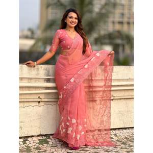 Sari de Seda Pura Chanda Kora Hecho a Mano con Bordado Floral, Apliques Buttis, Borde Calado, Silueta Recta, Estampado Floral en Chifón - Product Image 5