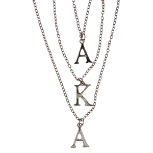 Collar de Plata con Múltiples Hilos y Dijes de Letras Griegas, Joyería de Moda en Capas, Elegante Collar con Colgante para Mujer - Product Image 1