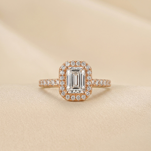 Bague de fiançailles en or 14 carats avec halo de diamants de laboratoire taille émeraude |   Bague de mariage en diamant pour femme |   Bijoux de Mariée Élégants en Cadeau - Product Image 1